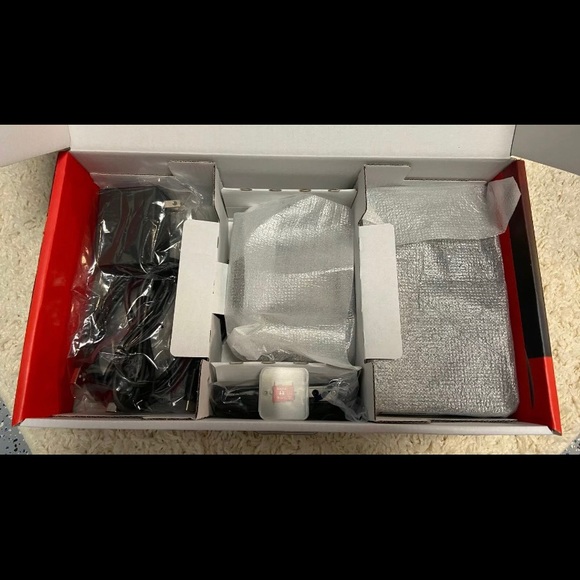 Nintendo Switch Bundle (5 Games Included) - Picture 2 of 4